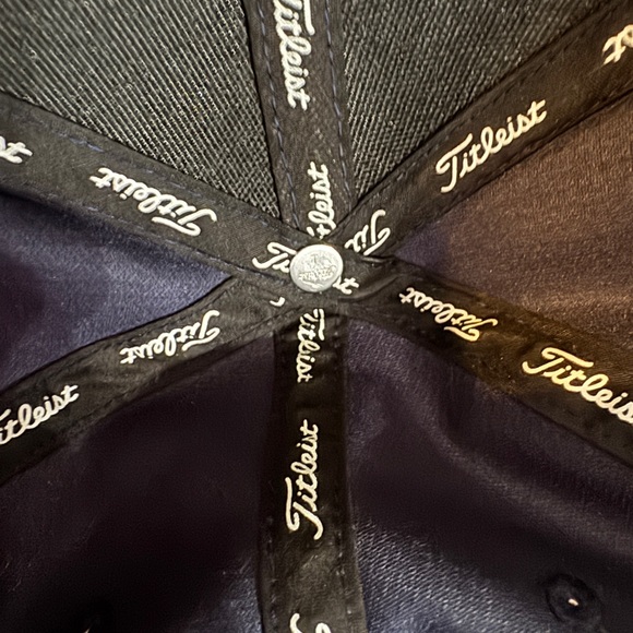Titleist Pro V1 Fitted Hat - Navy XL/XXL RARE - worn once. - Picture 6 of 6